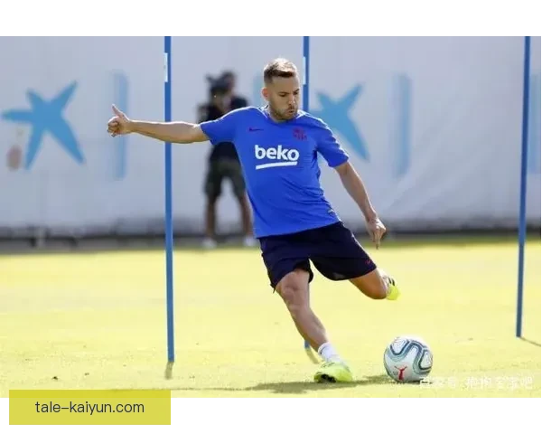 苏亚雷斯射门方式特点分析：高效终结与多变技术结合